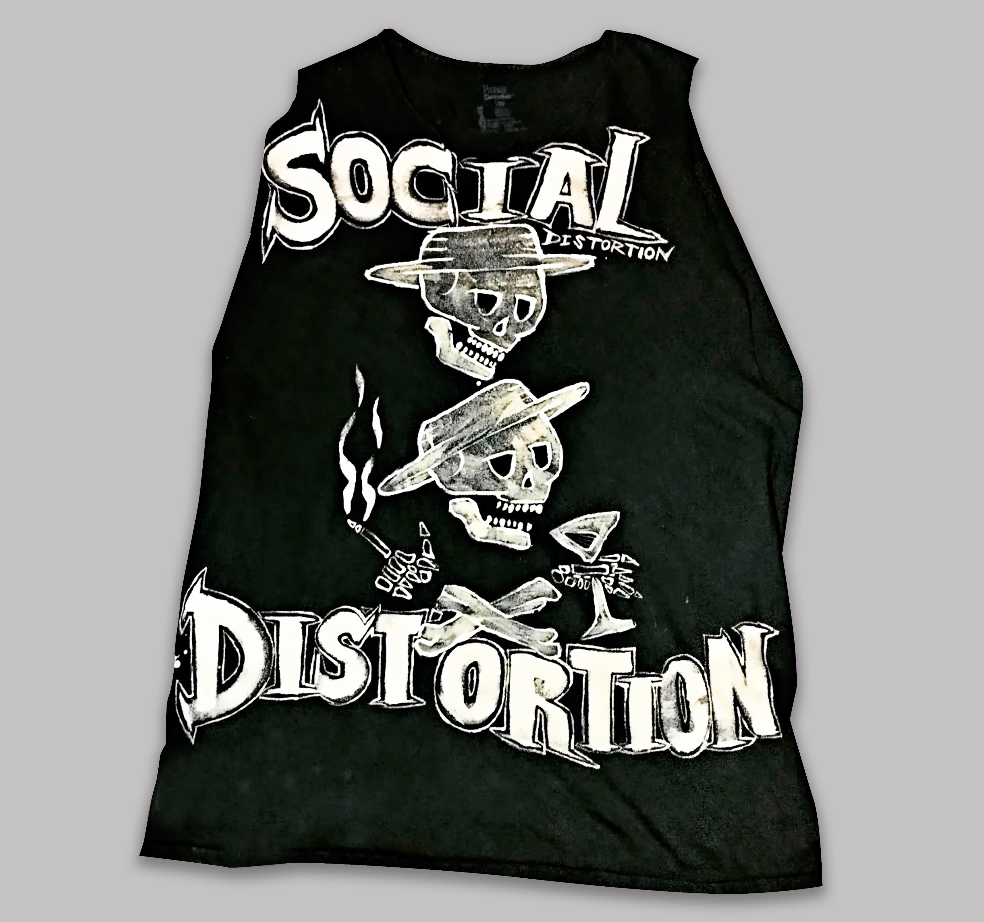 "Social Distortion", intervenida completamente a mano alzada