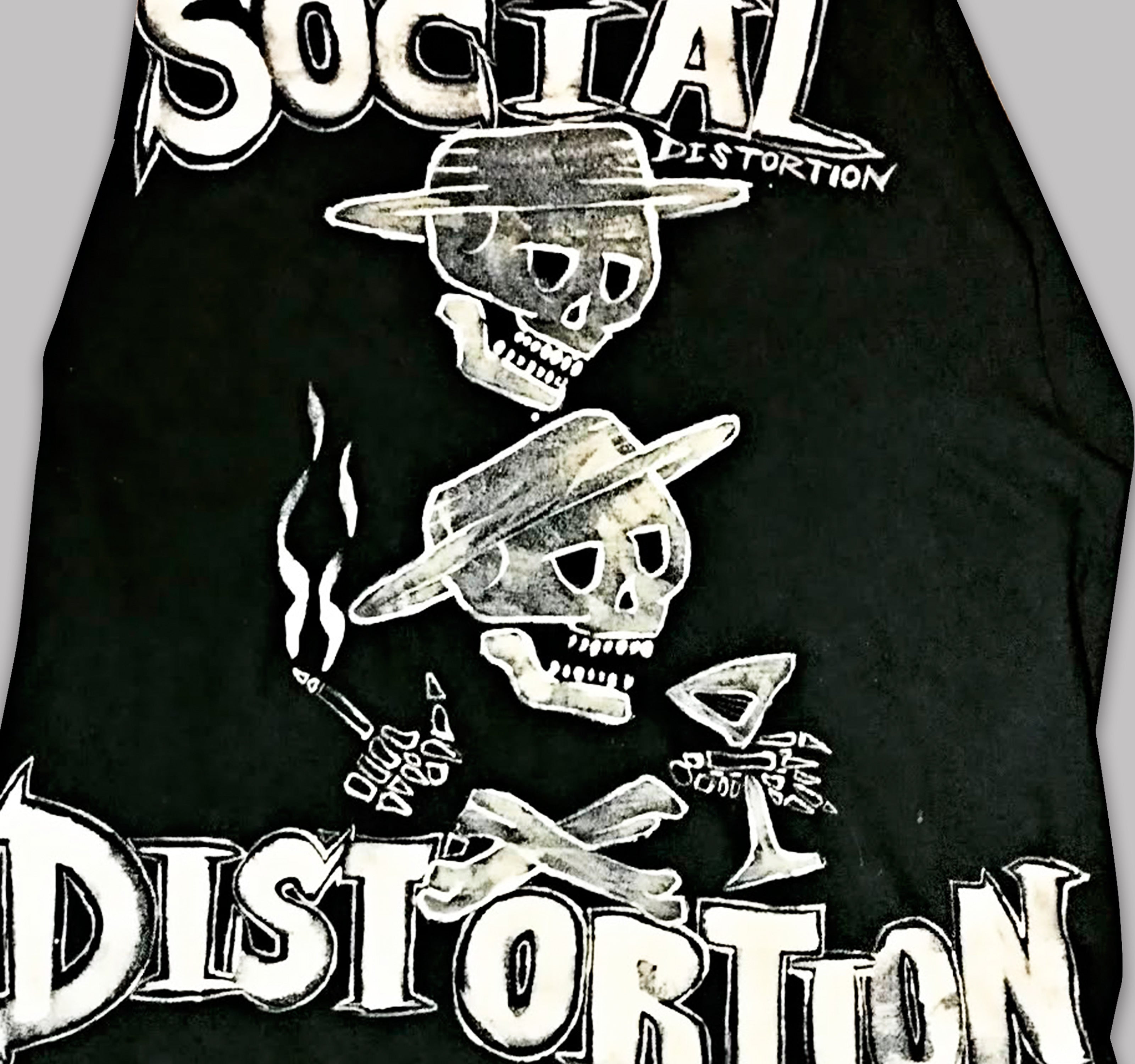 "Social Distortion", intervenida completamente a mano alzada