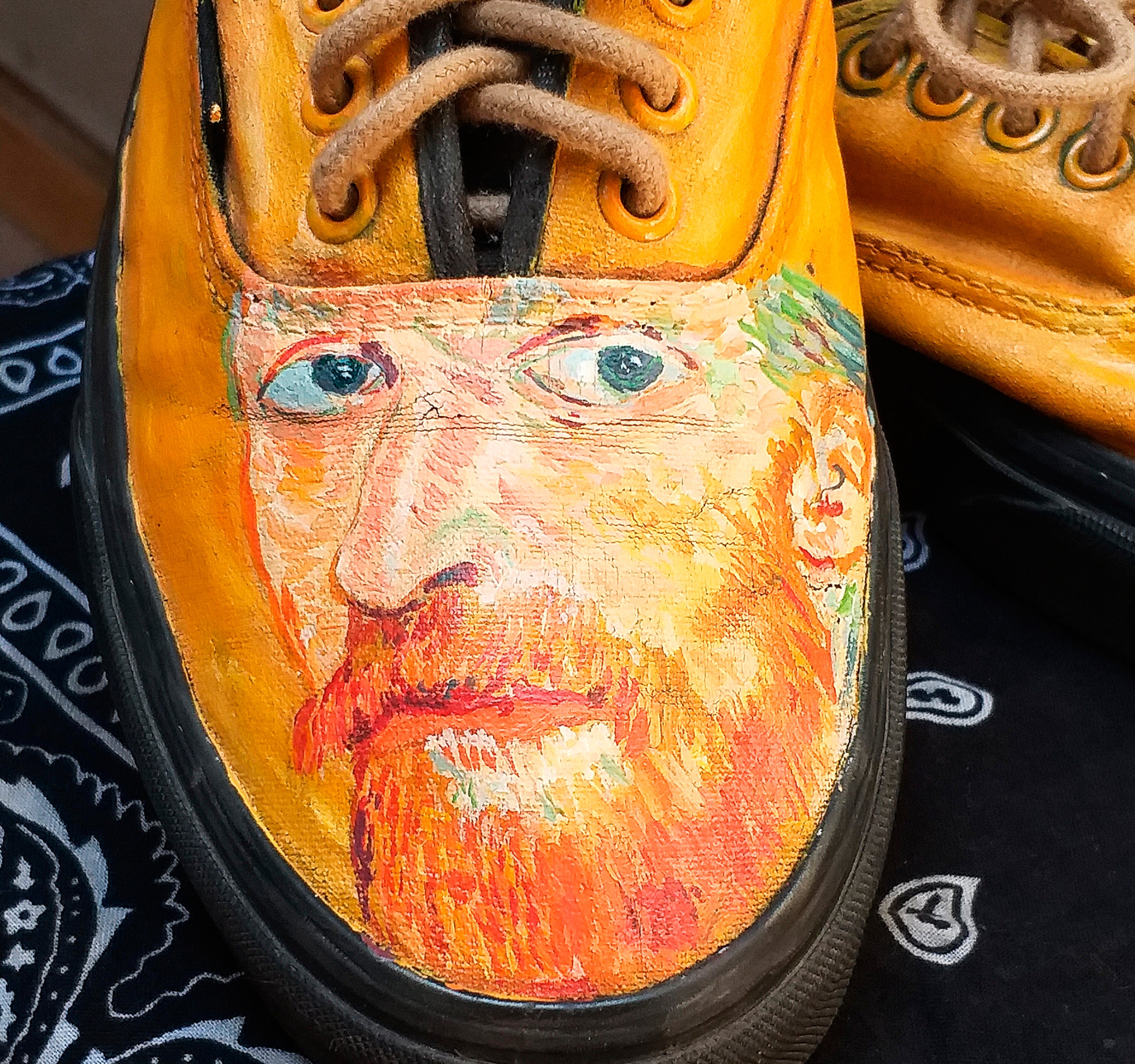 Zapatillas pintadas a mano