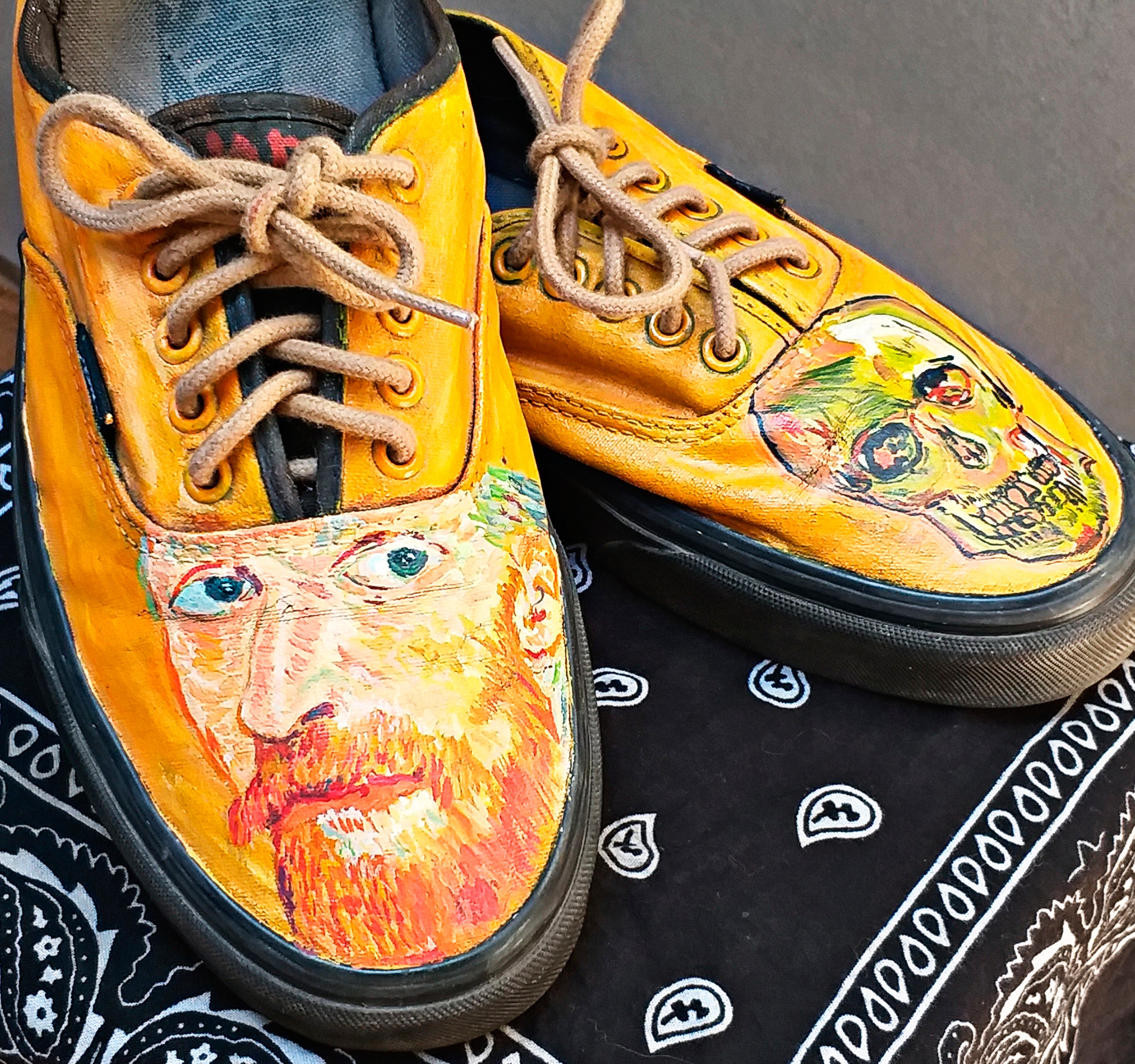 Zapatillas pintadas a mano